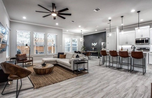 West Dallas House | 4 BD Victory Gardens Estate - Mins to Sites