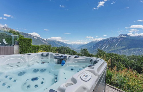 Randogne Ski Chalet | 4 BDR Chalet w/outdoor Hot Tub & Game Room