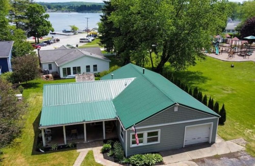 Edinboro House | 4 bdr Cottage, Edinboro Lake Views, Dogs Welcome