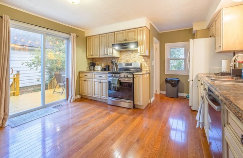 Fort Erie Cottage | 4 BDR Home☆Hot Tub☆Fire Pit☆BBQ☆Walk To River