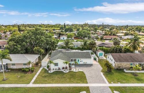 Central Naples House | 4 BDR Pool Tropical Naples Oasis