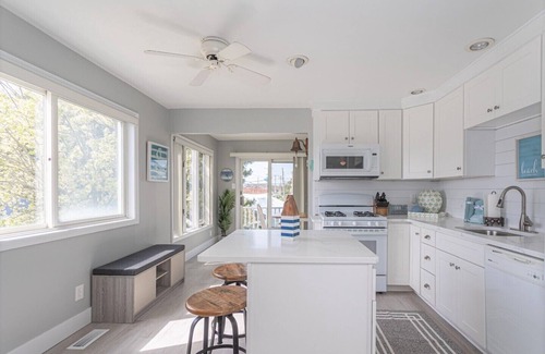 Brigantine Cottage | 4 bdrm , 2 bath beach house 1 1/2 blocks from beach!