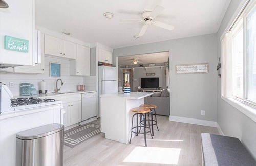 Brigantine Cottage | 4 bdrm , 2 bath beach house 1 1/2 blocks from beach!