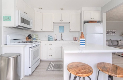 Brigantine Cottage | 4 bdrm , 2 bath beach house 1 1/2 blocks from beach!