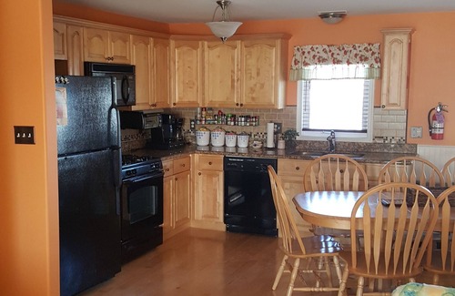 Wildwood House | 4 Bdrm/3.5 Bath 4-Story Townhome W/Pool-2 Blocks to Beach, Boardwalk & Conv Ctr