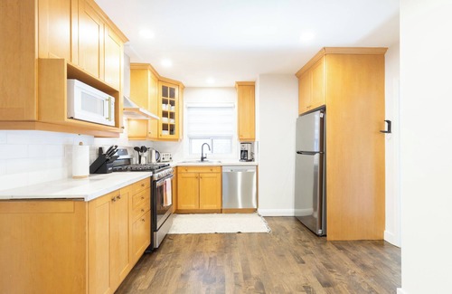 Thornhill House | 4 Bdrm/4 Bath Home with Spa Room near Yonge&Finch
