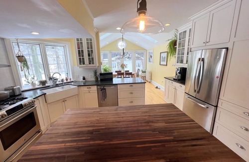 Charlottetown House | 4 Bdrm Brighton Character Home Steps to Downtown Ch'town & Victoria Park