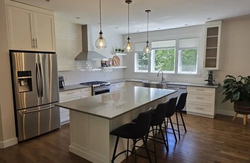 Powell River House | 4 bdrm home in family friendly neighbourhood
