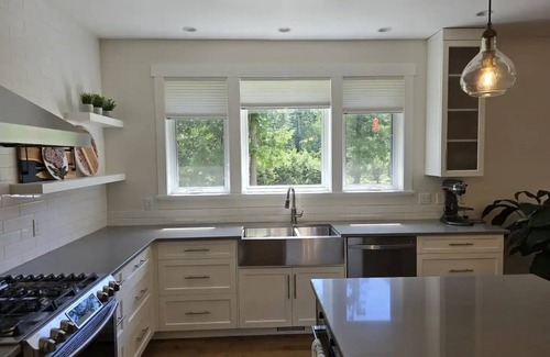 Powell River House | 4 bdrm home in family friendly neighbourhood