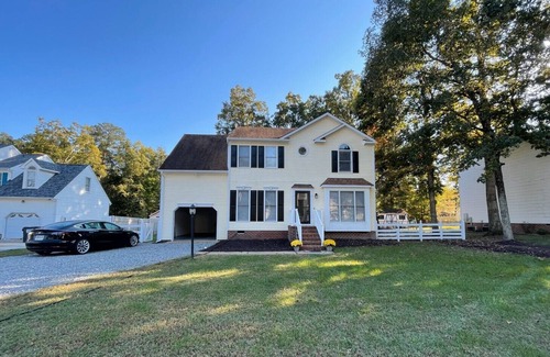 Bermuda House | 4-BDRM home with Office. Deck facing small pond. Executive and Vacation Stays.