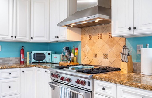 Ventura House | 4-bdrm house, 2 miles from Beach-Pet Friendly-HotTub-Playroom-Playground-Heat/AC