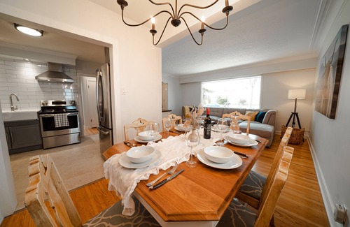 Tuxedo House | 4 Bdrm River Heights Farmhouse w/2 King Beds!