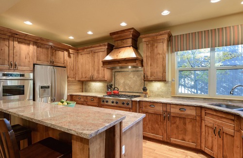 Sunriver House | 4 Bdrm Suites, Tesla/EV Charger, HotTub, 10 REC aka SHARC Passes. -10% off 7 nts