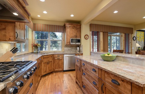 Sunriver House | 4 Bdrm Suites, Tesla/EV Charger, HotTub, 10 REC aka SHARC Passes. -10% off 7 nts