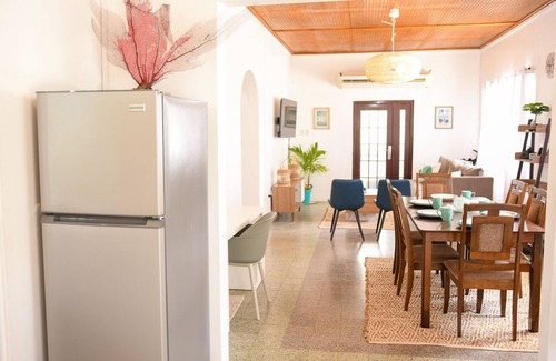 Scarborough Cottage | 4 bdrm Vacation home. Games & Toys. Full Kitchen. WiFi. Netflix. A/C.
