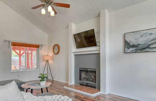 Colorado Springs House | 4 Bdrms, fenced back yard, Pool Table & Mtn Views