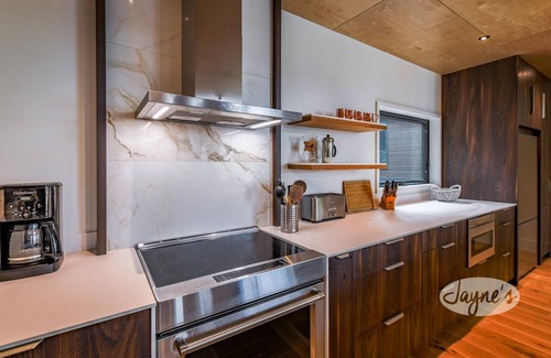 Algonquin Highlands Cottage | 4 bedroom, 2 bath, New Build! Modern! Kawagama Lake!