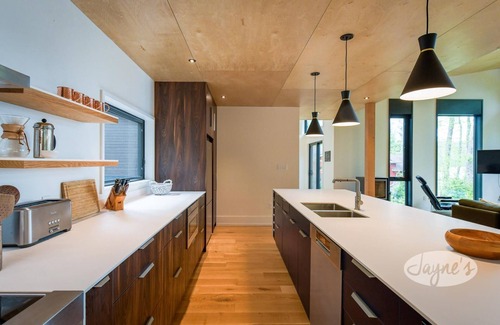 Algonquin Highlands Cottage | 4 bedroom, 2 bath, New Build! Modern! Kawagama Lake!