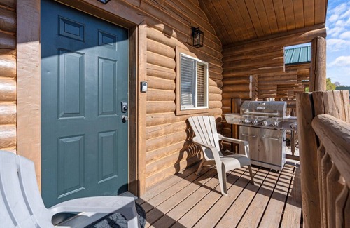 St. Charles Cabin | #4 Bear Lake Cabin, Newly Remodeled! AC! New Beds! Sleeps 4
