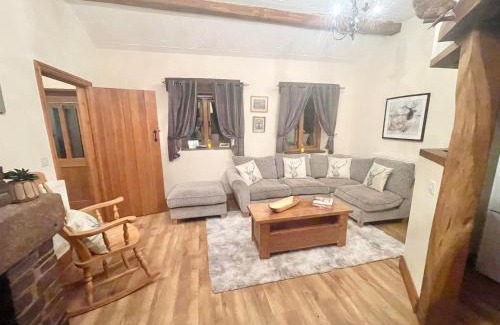 Usk House | 4 beautiful stone built barns sleeping 17 people