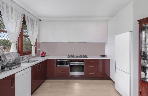 Westmead House | 4 Bed, 1 Wash and Extra Toilet - Close to Parramatta CBD - Full House