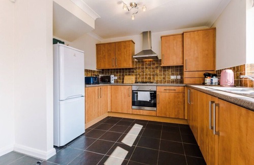 Liverpool House | 4 Bed+2.5 Bath|Contractors + Groups| Free Parking!