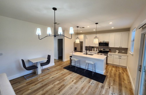 Stony Ridge North House | 4 Bed, 2.5 bath House 9mins from Airport