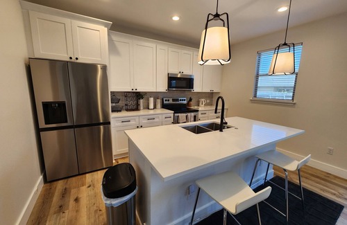 Stony Ridge North House | 4 Bed, 2.5 bath House 9mins from Airport