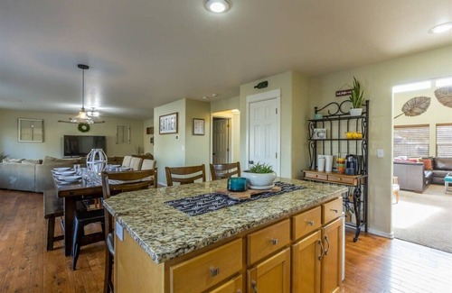 Boyd Acres House | 4 Bed/2.5 Bath, Pet Friendly, Hot Tub, Bend Oregon