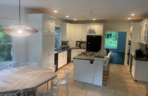 Southold House | 4 Bed/2.5 Bath Stunning North Fork retreat with Heated Pool & Hot Tub