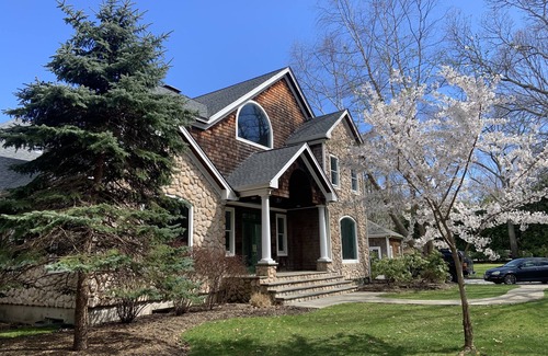Southold House | 4 Bed/2.5 Bath Stunning North Fork retreat with Heated Pool & Hot Tub