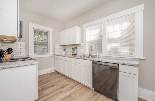 Wichita House | 4 Bed 2 Bath Home by College Hill and Hospitals