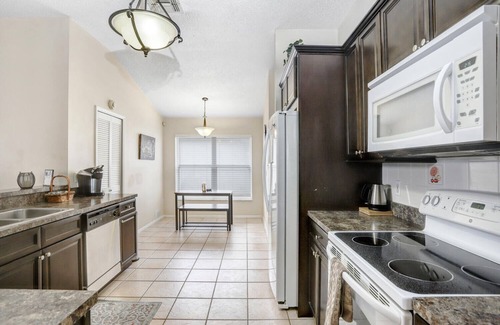 Chatham Park House | 4 bed 2 bath pool home near Disney