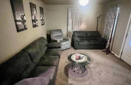 Chaves County House | 4 Bed/2 Bath Quiet SE Ranch Style home