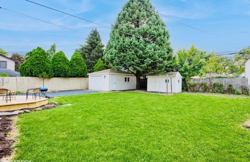 Elmhurst House | 4-Bed 2-Bath Ranch Home – No Stairs Easy Living