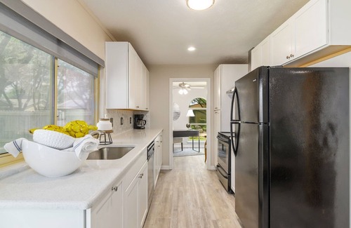 The Colony House | 4 Bed, 2 Bath with Tons of Amenities!