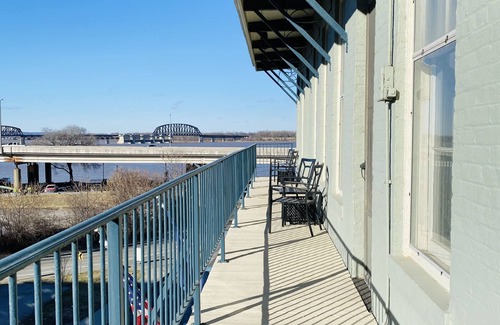 West Main Historic District House | 4 Bed, 3 Bath Loft in Downtown Louisville! Amazing River Views! Private Deck!