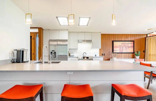 Riverview Estates House | 4 bed 3 bath Waterfront Home by Ralph Twitchell