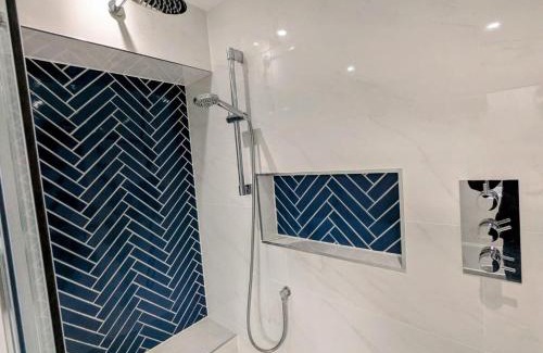 Muxton House | 4 Bed 4 Bathroom Home