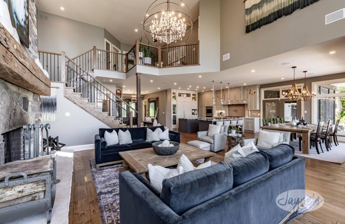 Innisfil Cottage | 4 bed 5 bath Executive Home on Lake Simcoe with inground Pool!