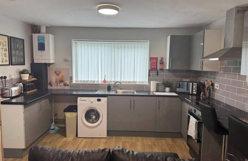 Warwick Apartment | 4 Bed Apartment in Warwick