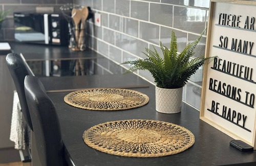Warwick Apartment | 4 Bed Apartment in Warwick