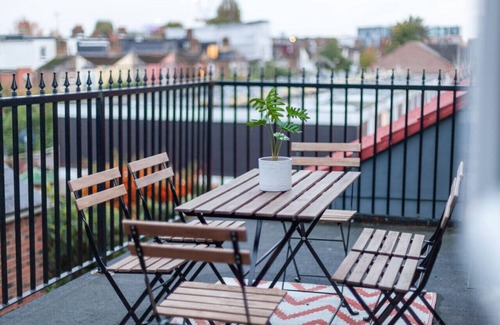 Duckett's Green Apartment | 4 Bed Apartment in Wood Green