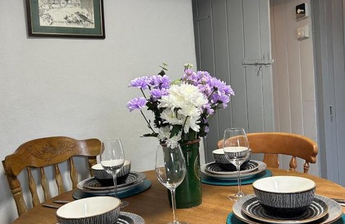 Loughborough Apartment | 4 Bed Apartment The Windmill 16th Century Pub