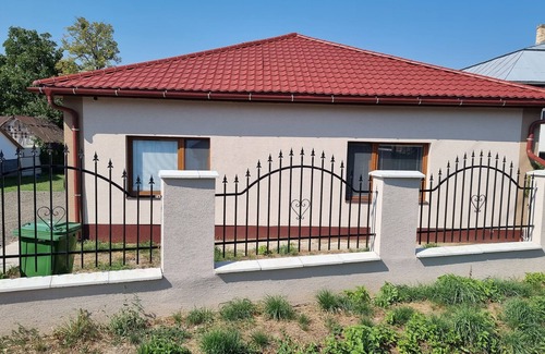 Moravany House | 4 bed bungalow