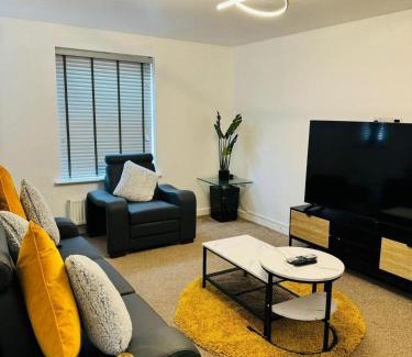 Peterborough House | 4-Bed Charming Pet-Friendly House w Garden