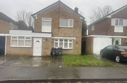 Stonnall House | 4 Bed Comfy House in Birmingham