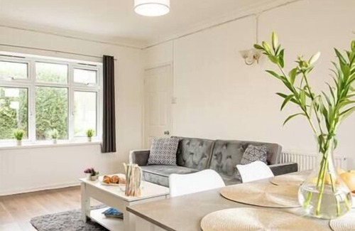 Banbury House | 4 Bed Contractor House - FREE parking and WIFI!