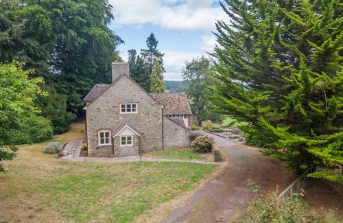 Presteigne House | 4 bed cottage Breath-taking views Sleeps 8