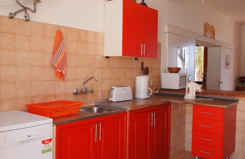 Cabeco da Ponta House | 4-bed family villa, 200m from beach | Villa Mary